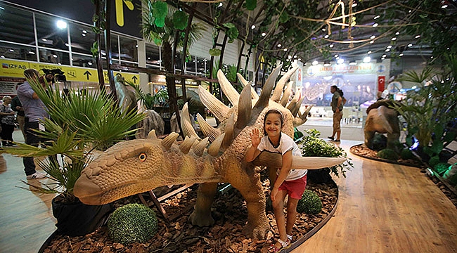 İzmir Fuarı'nı 'Dinozorlar' Bastı!