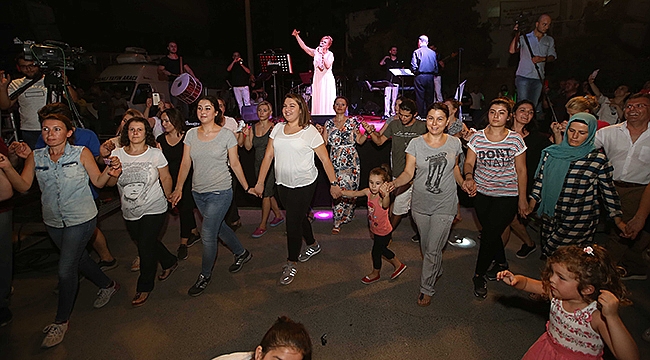 Karşıyaka'da Şenlik Gibi Park Konseri