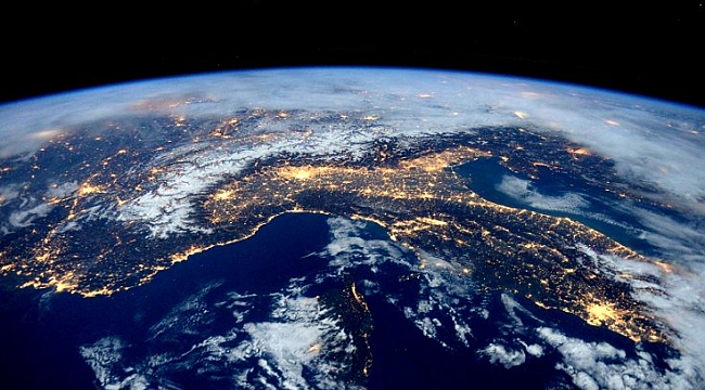 Özür Diledi: Uzaylılara Dünyanın Yerini Belli Ettik