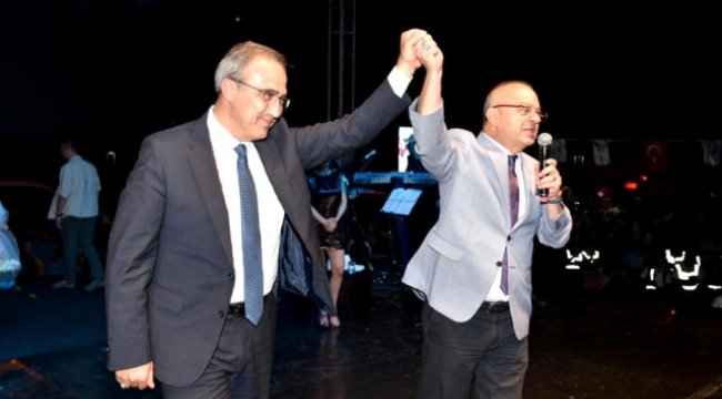 Alaşehir Hande Yener&#039;le Kurtuluş Coşkusunu Yaşadı