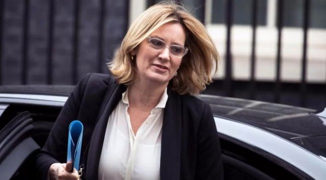 'Arka Koltuğa Oturup, Arabayı Sürmek İstiyor'