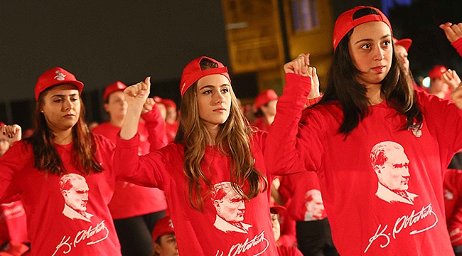 Bayraklı'da Kalpkalı Atatürk Sürprizi