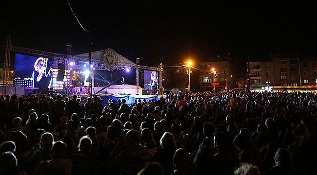 Buca Balkan Ezgileri ve Suzan Kardeş’le Coştu