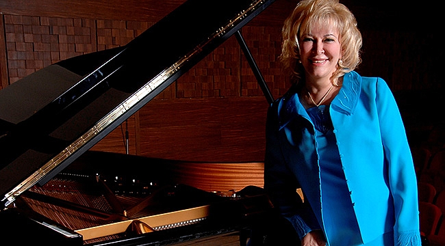 Gülsin Onay Karşıyakalı Çocuklara Piyanoyu Sevdirecek