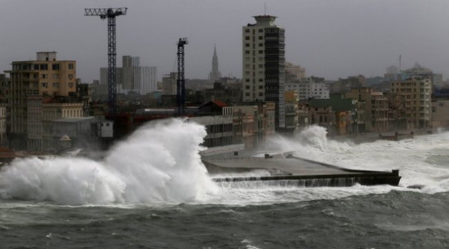 Irma Kasırgası Florida'ya Yaklaşıyor: 'Evlerinizi Hemen Terk Edin'
