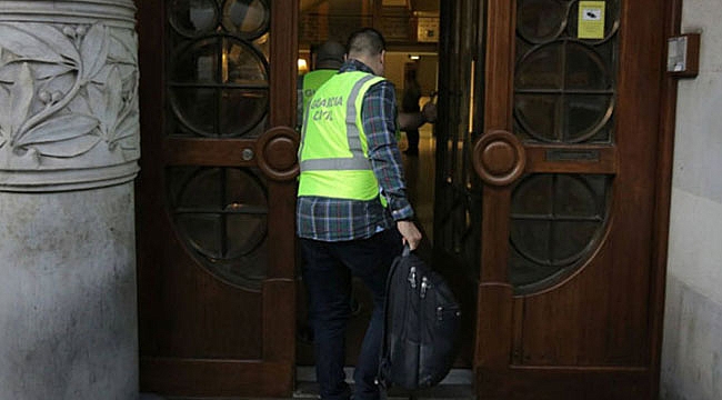 İspanyol Polisi Katalan Hükümet Binasını Bastı!