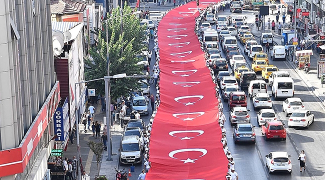 İzmirliler Zafere Yürüdü