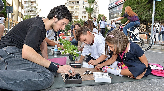 Otomobiller Değil 'Tay Taylar' Yarışacak