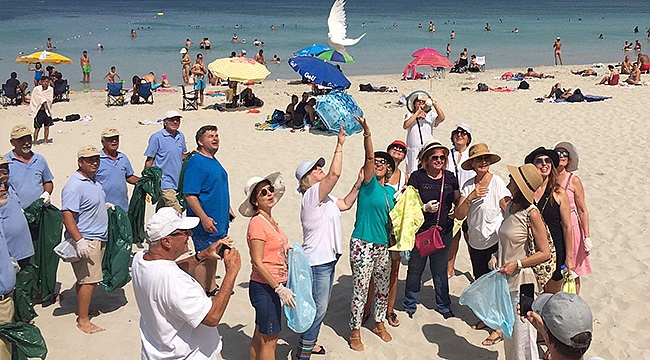 Sahillere Kadın Eli Değdi