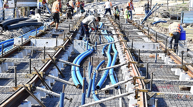 Sait Altınordu Meydanı'nda Raylar Döşeniyor