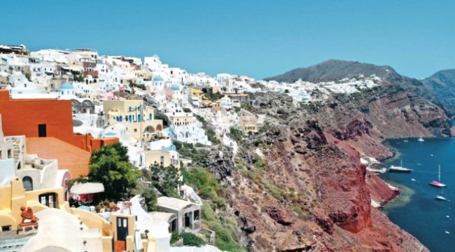 Santorini Halkı Turist Sayısına Sınırlama İstiyor