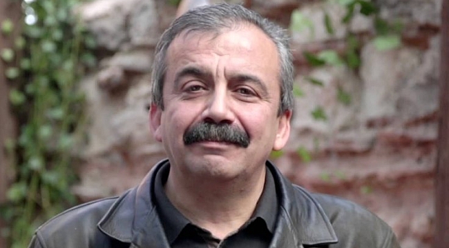 Sırrı Süreyya Önder: 3 Kişi Karanlığı Dağıtabilir