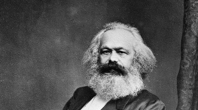 Sosyoloji Kitabından Marx Gitti Kutlu Doğum Geldi