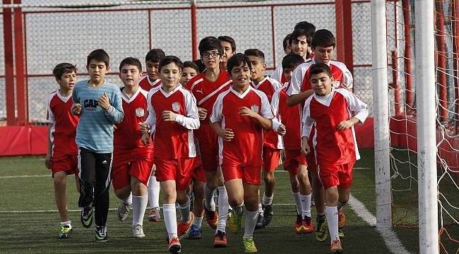 Bayraklı Belediyesi’nin spor kursları ara vermeden devam ediyor  Sporun mevsimi olmaz!