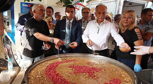 Bayraklı’da 10 bin kişilik aşure