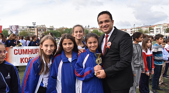 Bornova’da 29 Ekim Cumhuriyet Bayramı’na Coşkulu Kutlama