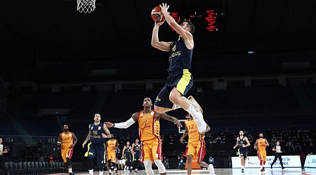 Fenerbahçe Galatasay&#039;ı Deplasmanda Yendi