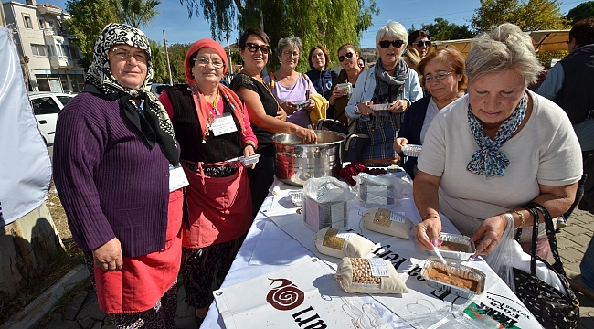 Foça Yeryüzü Pazarı’nda aşure ikramı yapıldı…