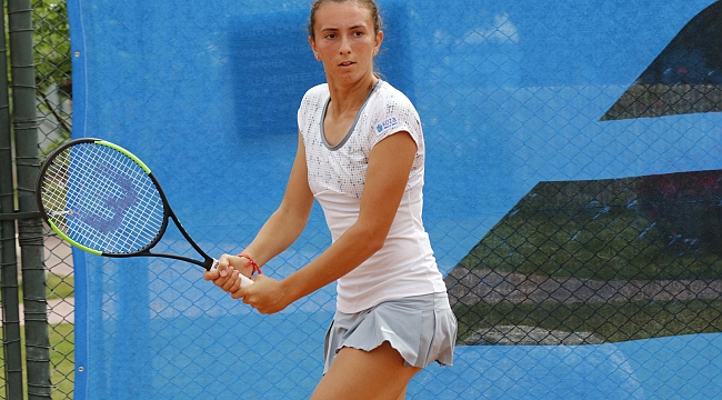 İPEK ÖZ’DEN KARİYER İLKİ