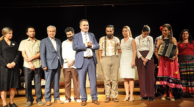 İzmir Barosu Tiyatro Topluluğu İzleyici ile Buluştu