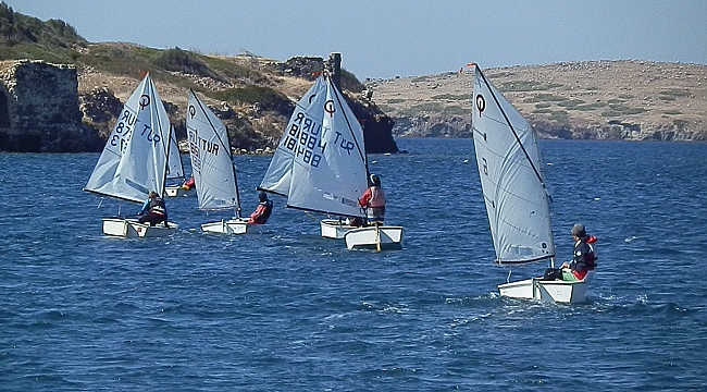 İZMİR BÖLGESİ TEŞVİK KUPASI AÇIK YELKEN YARIŞLARI FOÇA'DA YAPILDI