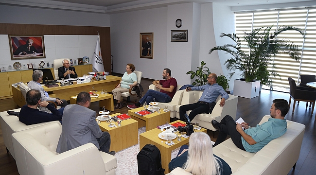 İzmir Gazeteciler Cemiyeti'nden Selvitopu'na iade-i ziyaret