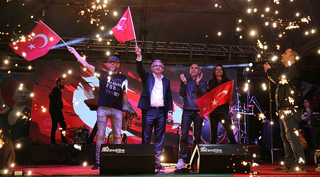 Karşıyaka’da Gök Beyaz, Yer Kırmızı!