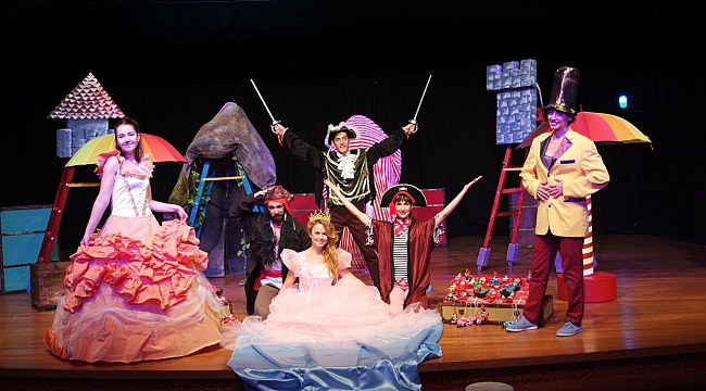 Pınar Çocuk Tiyatrosu,  Masal Treni’nde Pinokyo ve Sindirella ile sevgiyi ve dostluğu anlatıyor