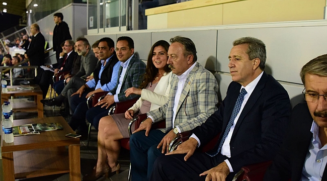 Prof. Dr. Necdet Budak Göztepe'nin heyecanına ortak oldu