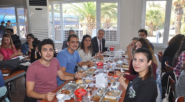 Rektör Prof. Dr. Budak öğrencilerle kesintisiz iletişimde