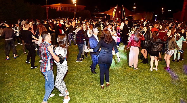 Renkli başladı, renkli bitti