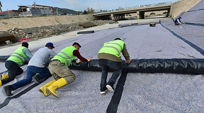 Yeşilırmak'ın Zeminine Beton Döktüler