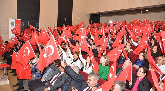 Atatürk, Gurur Ve Özlemle Anıldı