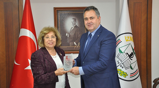 Kadın Haklarını Koruma Derneği’nden Özcan’a Plaket