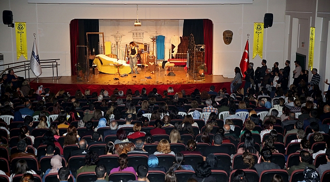 Livaneli' nin Eseri Buca' da Sahnelendi