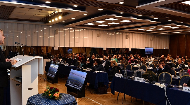 Akdeniz' in İlk Ödülü İzmir' e