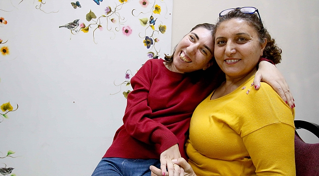 Zorlukları Annesiyle Beraber Aştılar