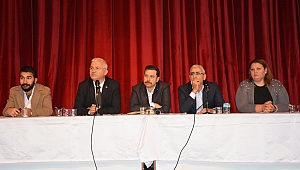 Ak Partili Kaya: 'Büyükşehir Belediyesi Torbalı'nın her yerinde hendekler, çukurlar kazıyor.'