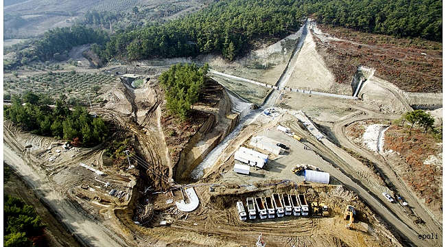 Çiftçi gülmek için gün sayıyor