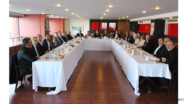 Dayatmalar İlçe Başkanlarını İkiye Böldü