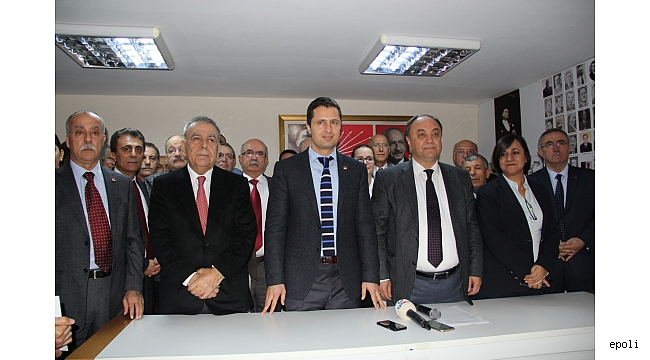 Yücel, koltuğa oturdu