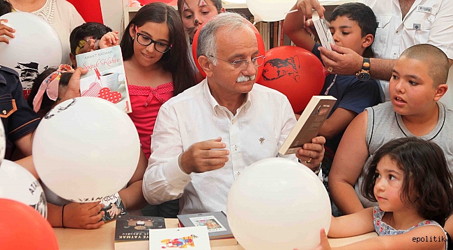 &#039;Kitapları evinizde saklamayın, bağışlayın&#039;