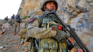 Mehmetçiğin kıyafet ve teçhizat analizleri Ege Üniversitesi'nde yapılıyor