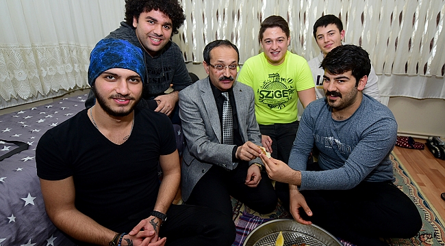 Rektör, Öğrenci Evinde Çiğköfte Partisinde