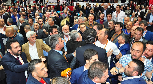 AK Parti&#039;de 2 kongreli Pazar: Bayraklı&#039;da liste sürprizi ve gergin anlar!