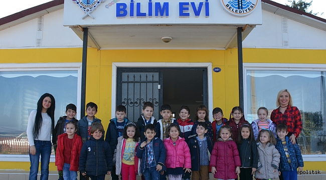 Dikili Belediyesi Çocuk Bilim Evi &#039;ne Akın Var