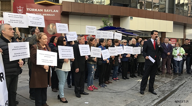 Konak&#039;tan Türkiye&#039;ye 10 Kıta İstiklal Marşı&#039;yla Haykıran Çocuk Ağlattı