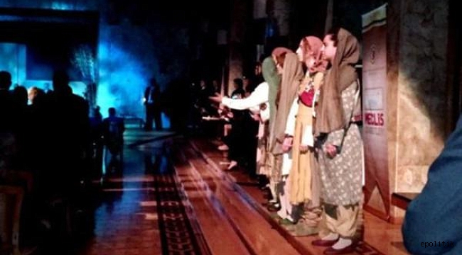 Kadın Tiyatrocuların Sahneye Çıkarılmadı, Tepki İzmirli Kadınlardan