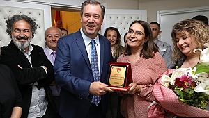 Piriştina sürpriz karşısında duygulandı