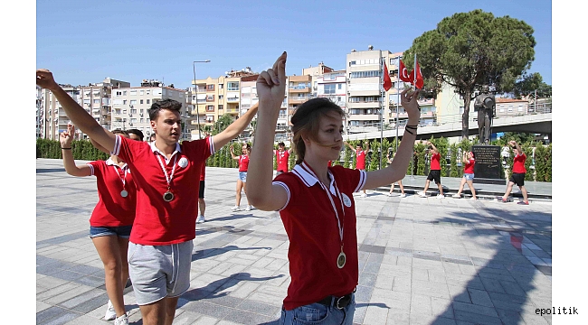 Bayraklı Şimdi de &quot;Halk Oyunları&quot; ile Avrupa&#039;da